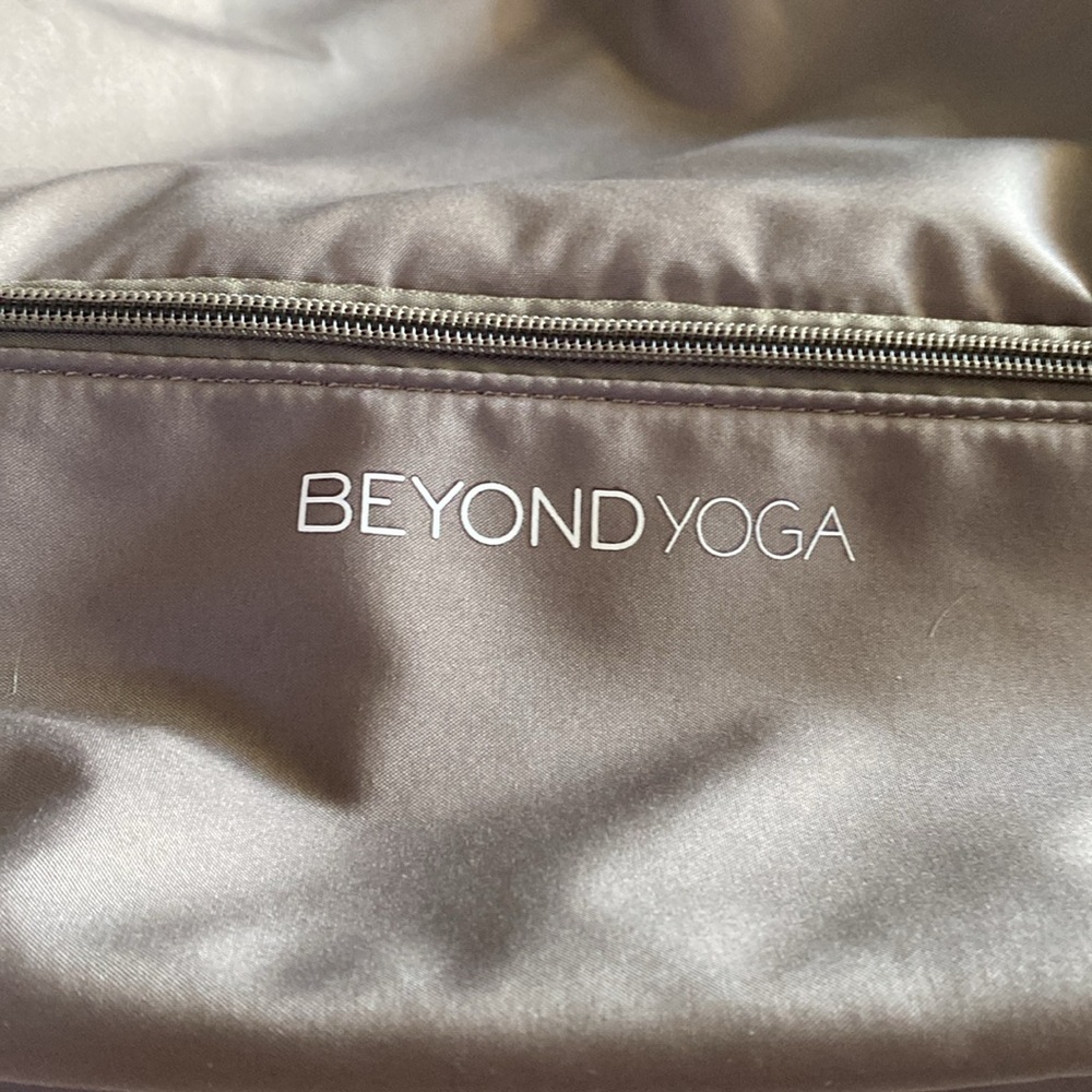 Beyond Yoga Taupe Drawstring Convertible Backpack - Picture 4 of 5